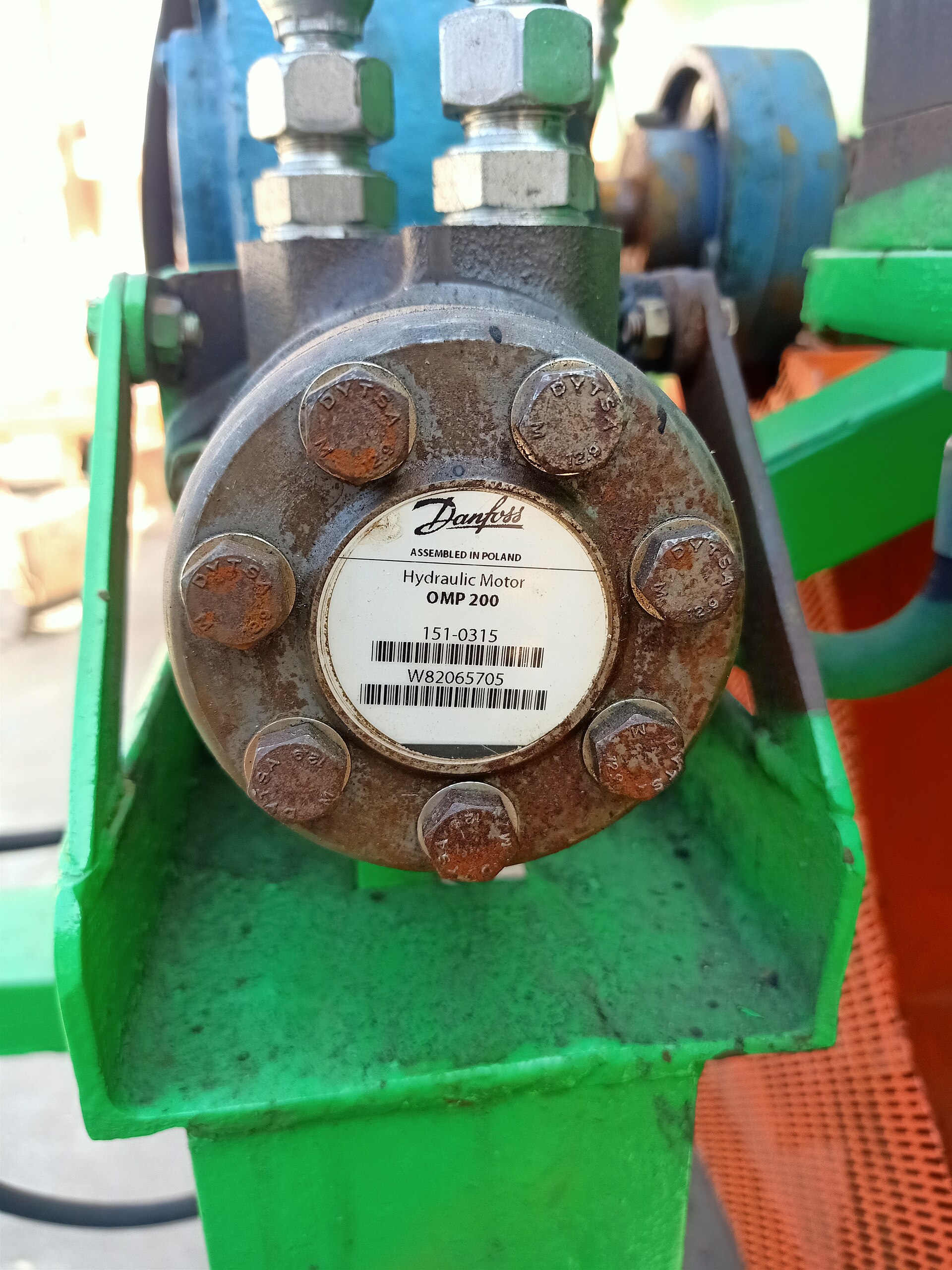 Hydraulic motor side view